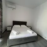 Krisl 4* Piqeras